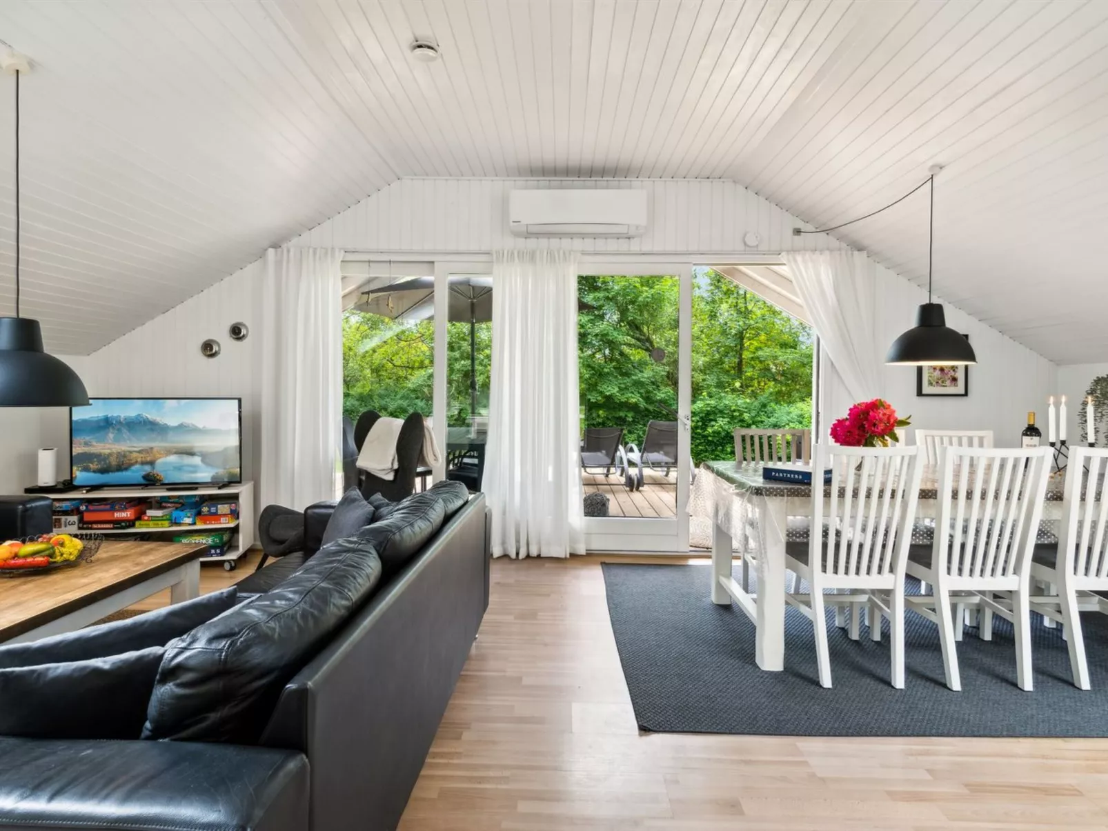 "Hereth" - 30km from the sea-Inside