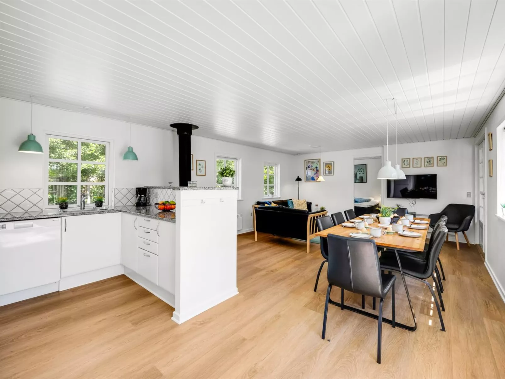 "Holga" - 400m from the sea-Inside