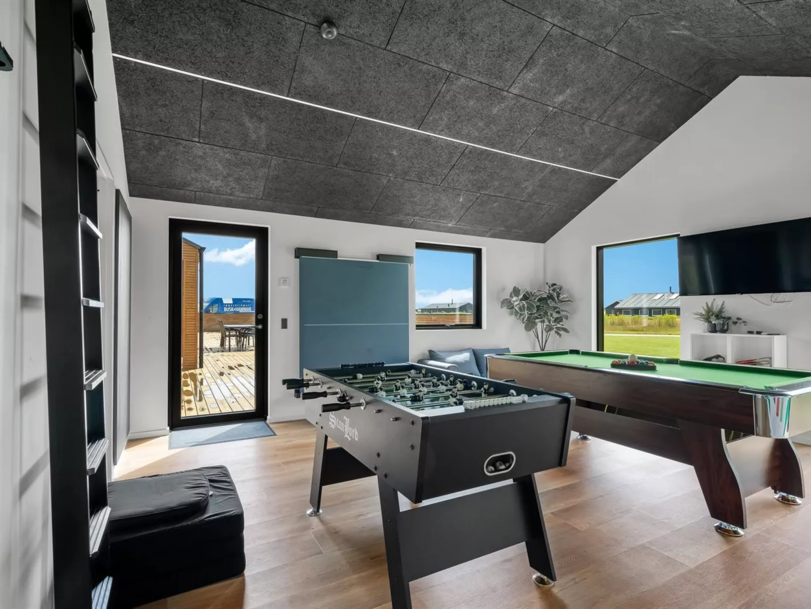 "Udder" - 1.5km from the sea-Inside