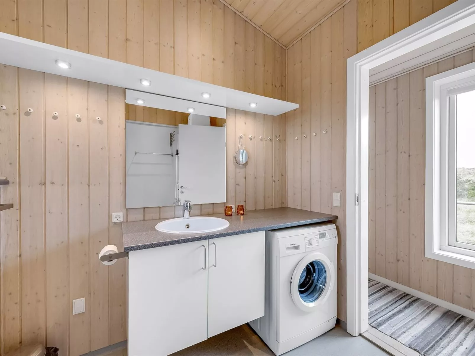 "Paaske" -  from the sea-Dedans