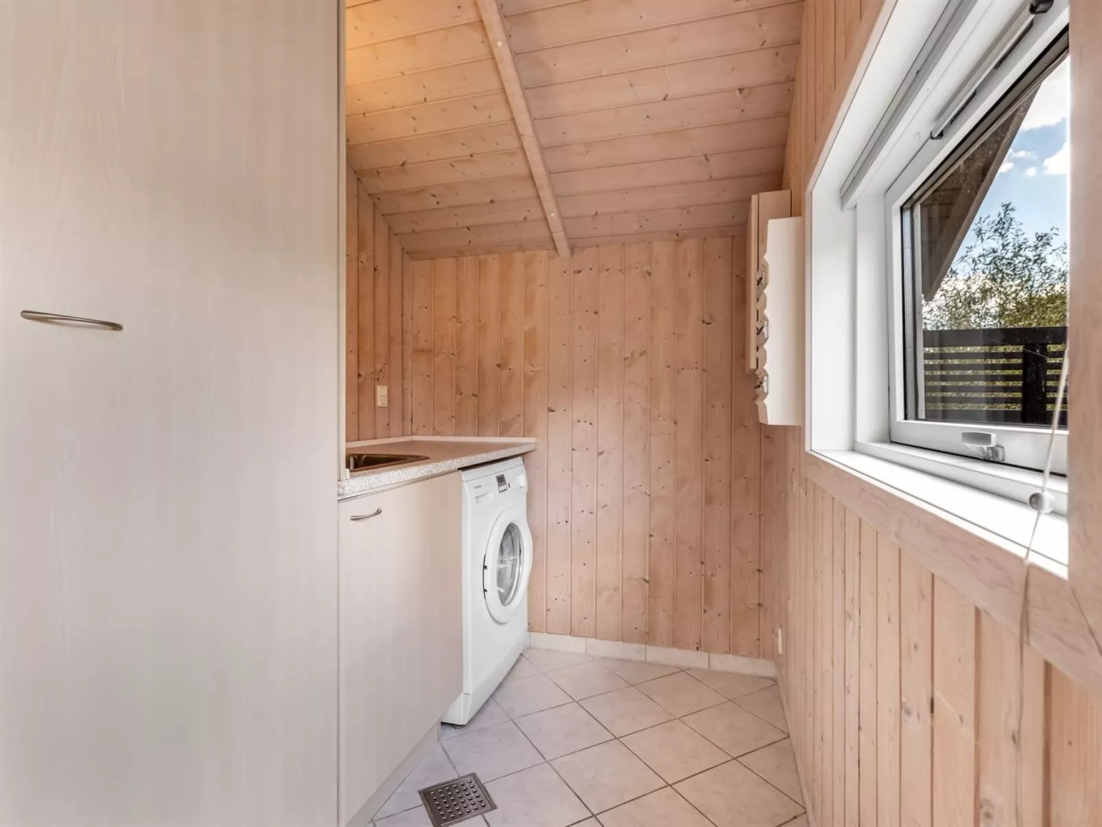 "Sylwia" - 250m to the fjord-Drinnen