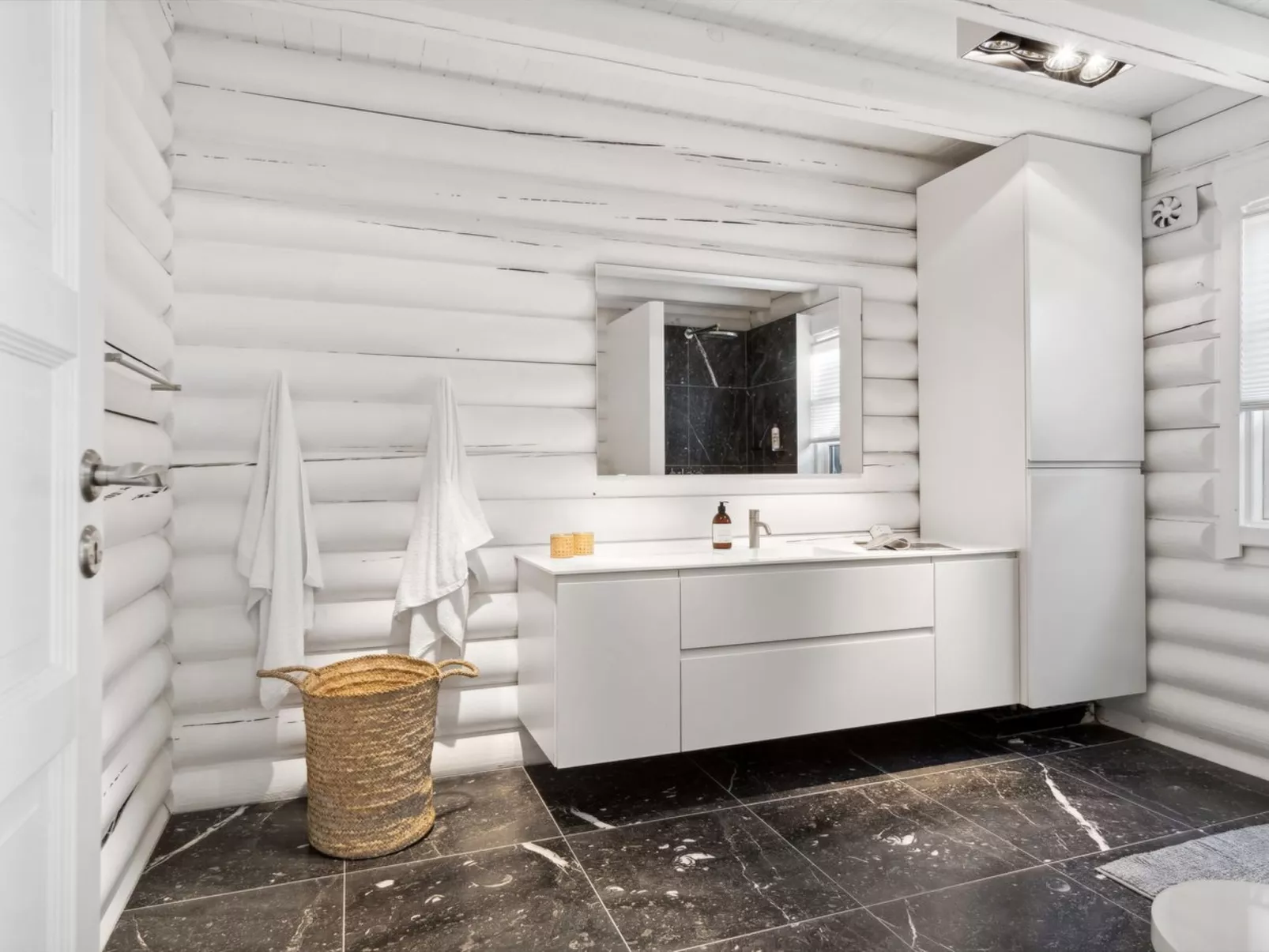 "Sighfrith" - 1.4km from the sea-Inside