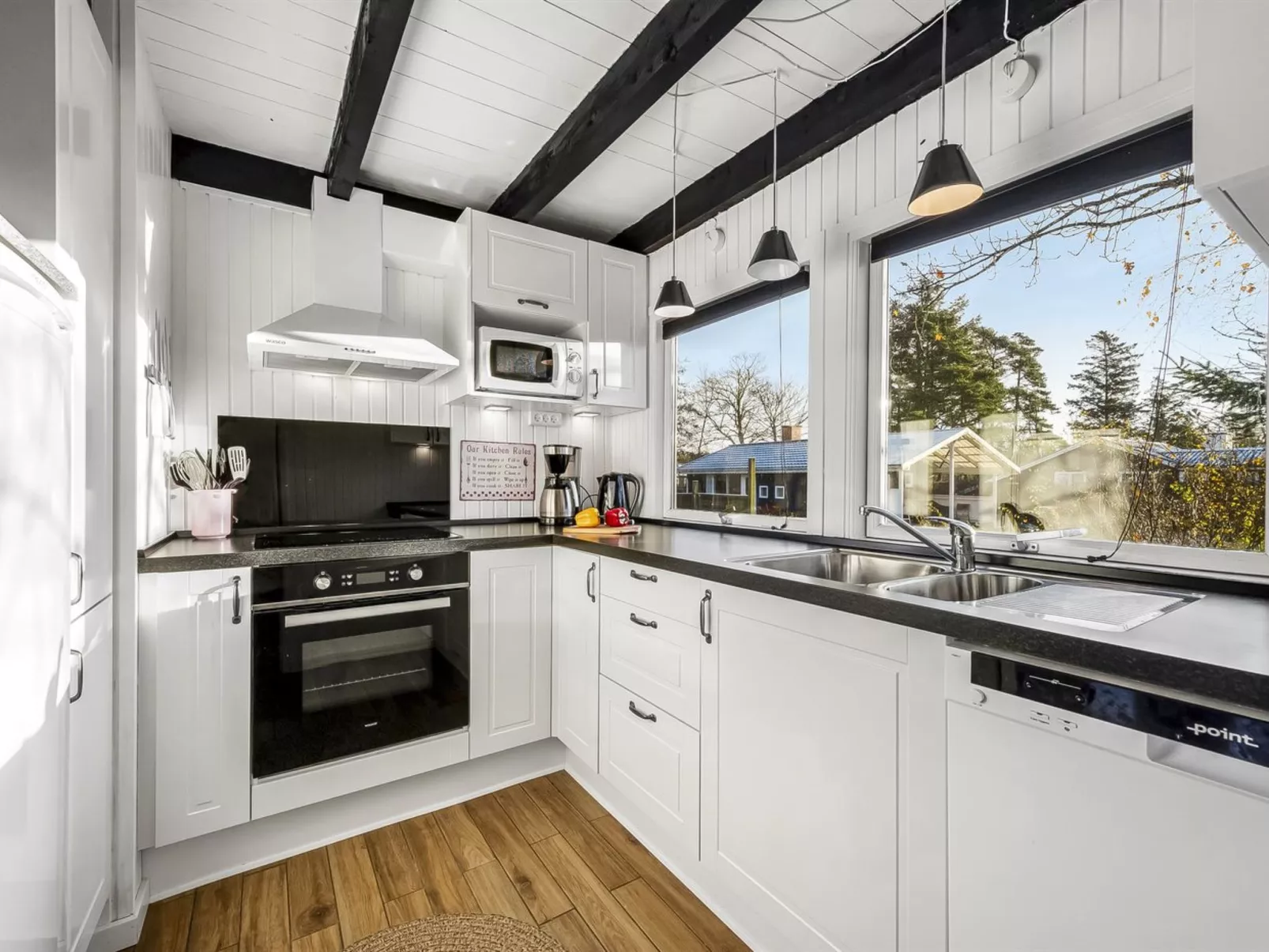 "Sampo" - 150m to the fjord-Drinnen