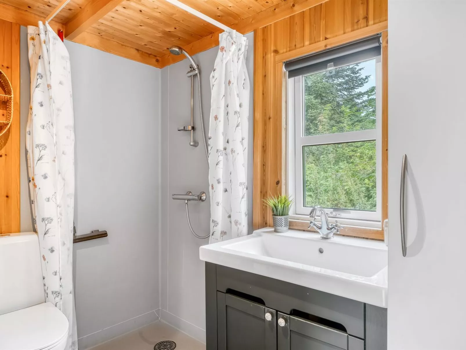 "Unge" - 2.9km from the sea-Drinnen