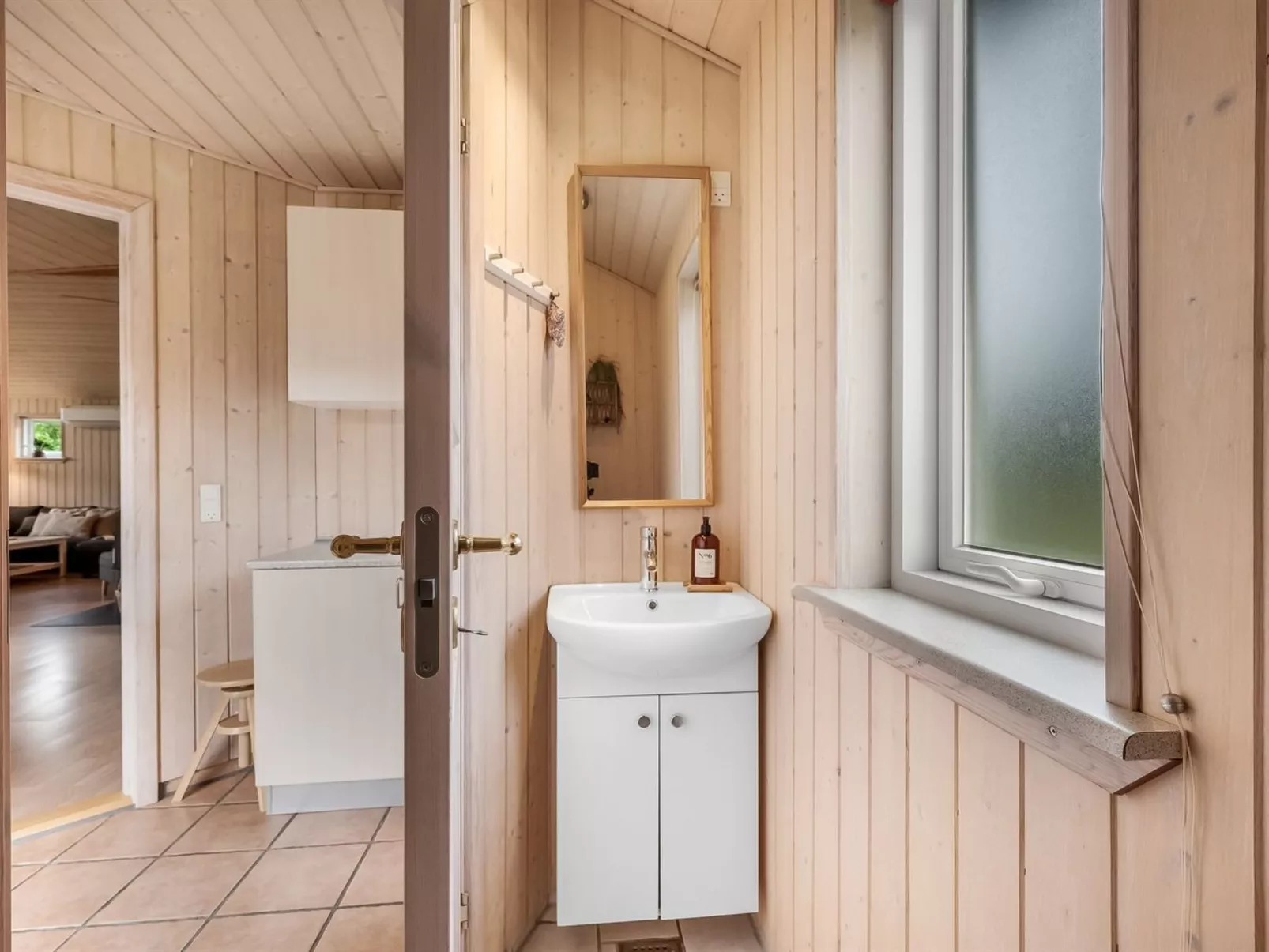 "Jarmunrek" - 400m to the fjord-Inside