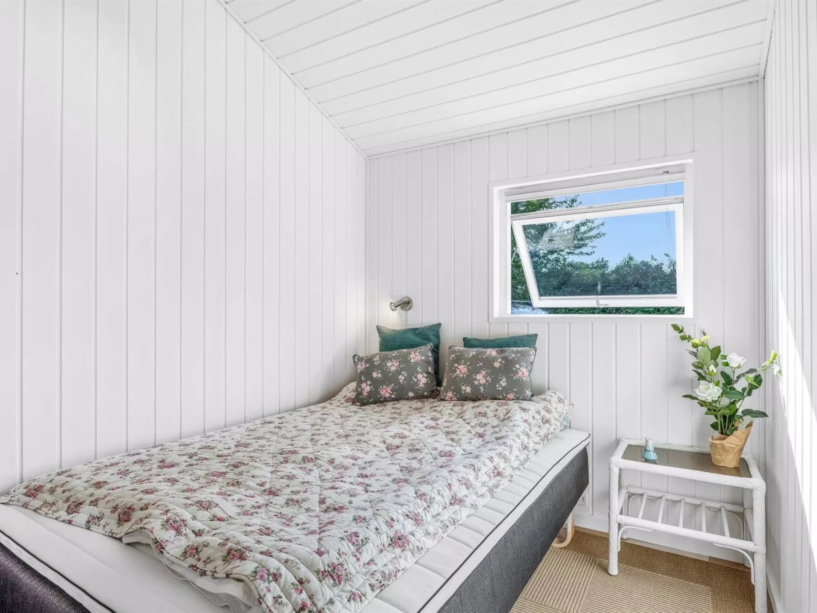 "Ion" - 250m from the sea-Inside