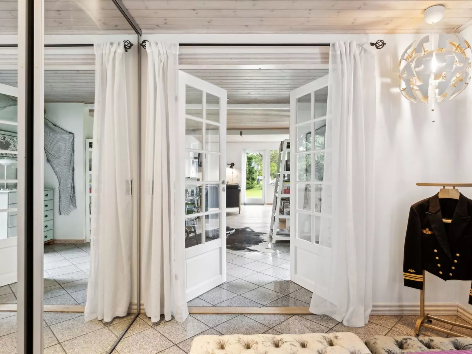 "Mark" - 1.2km from the sea-Inside