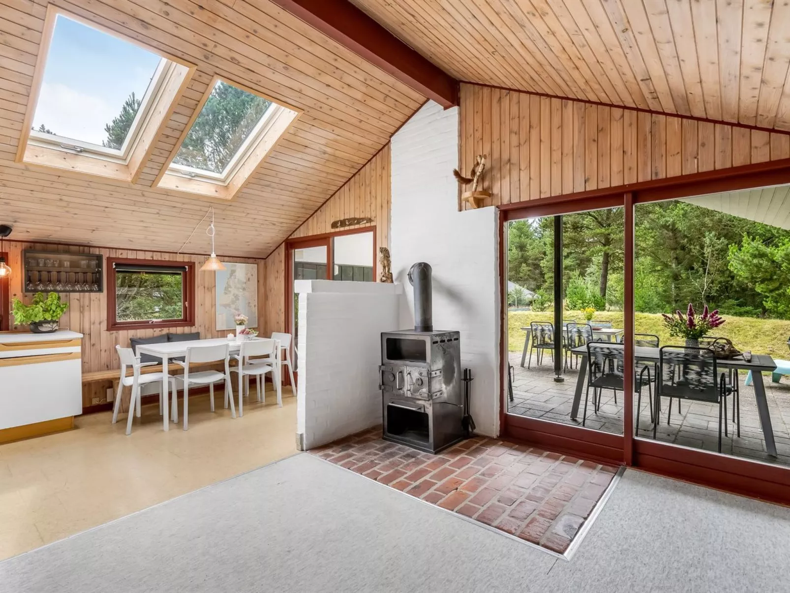 "Regine" - 1.1km to the fjord-Inside