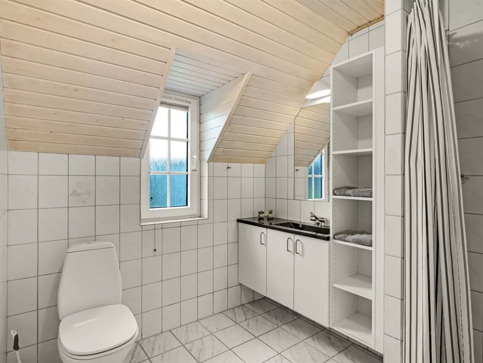 "Alexandria" -  from the sea-Dedans