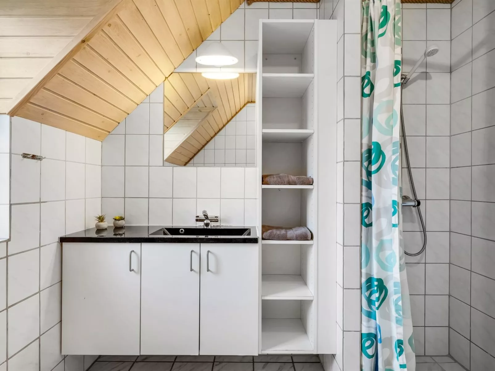 "Madsen" -  from the sea-Dedans