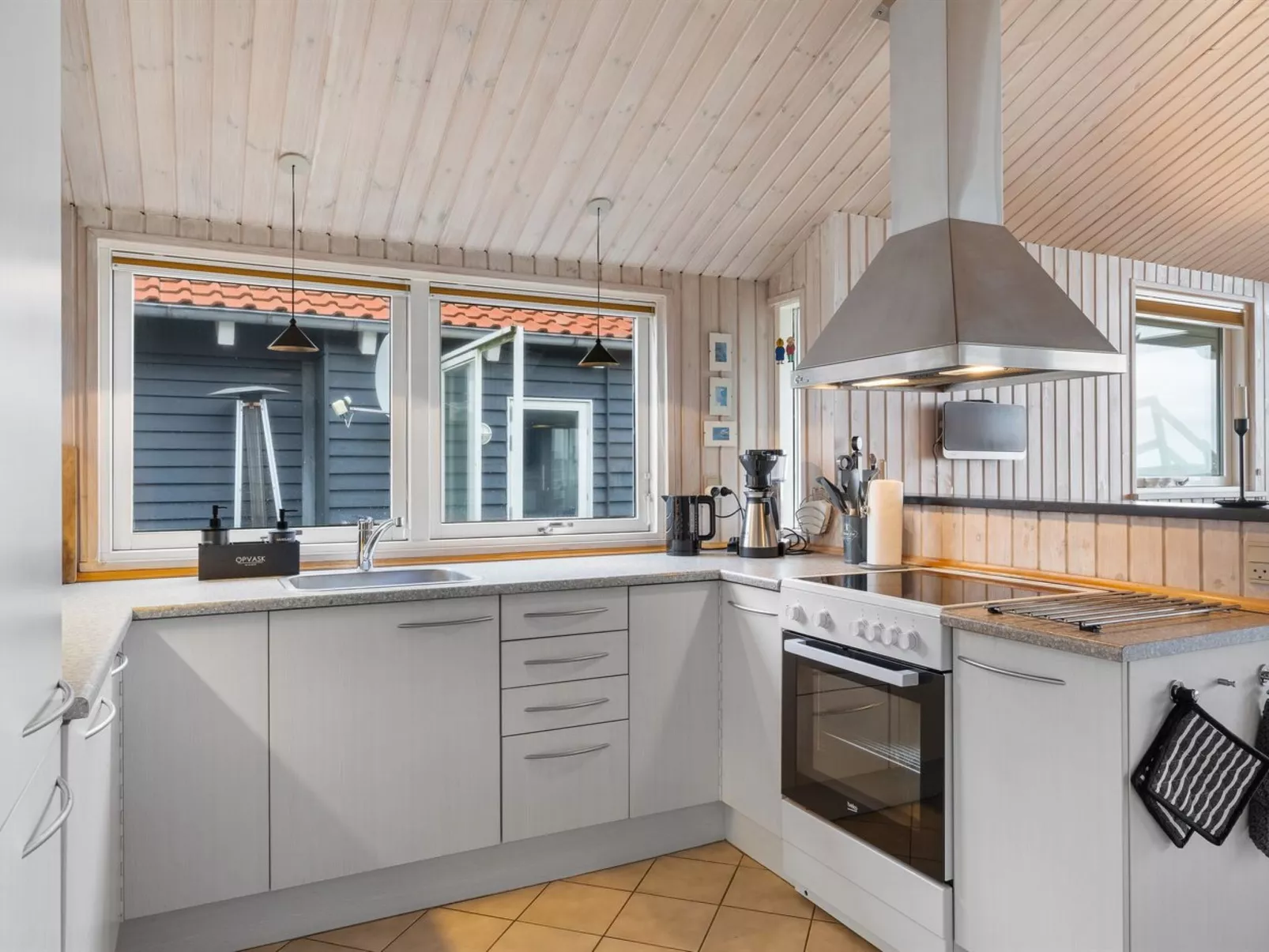 "Aswith" - 5m from the sea-Dedans