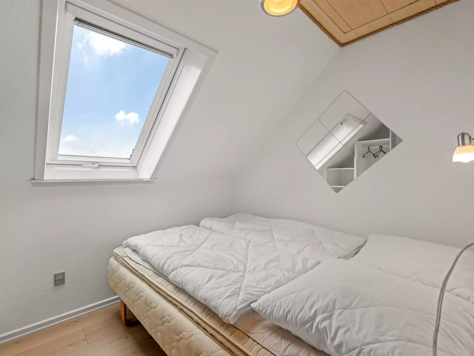 "Trpana" - 1km to the fjord-Drinnen