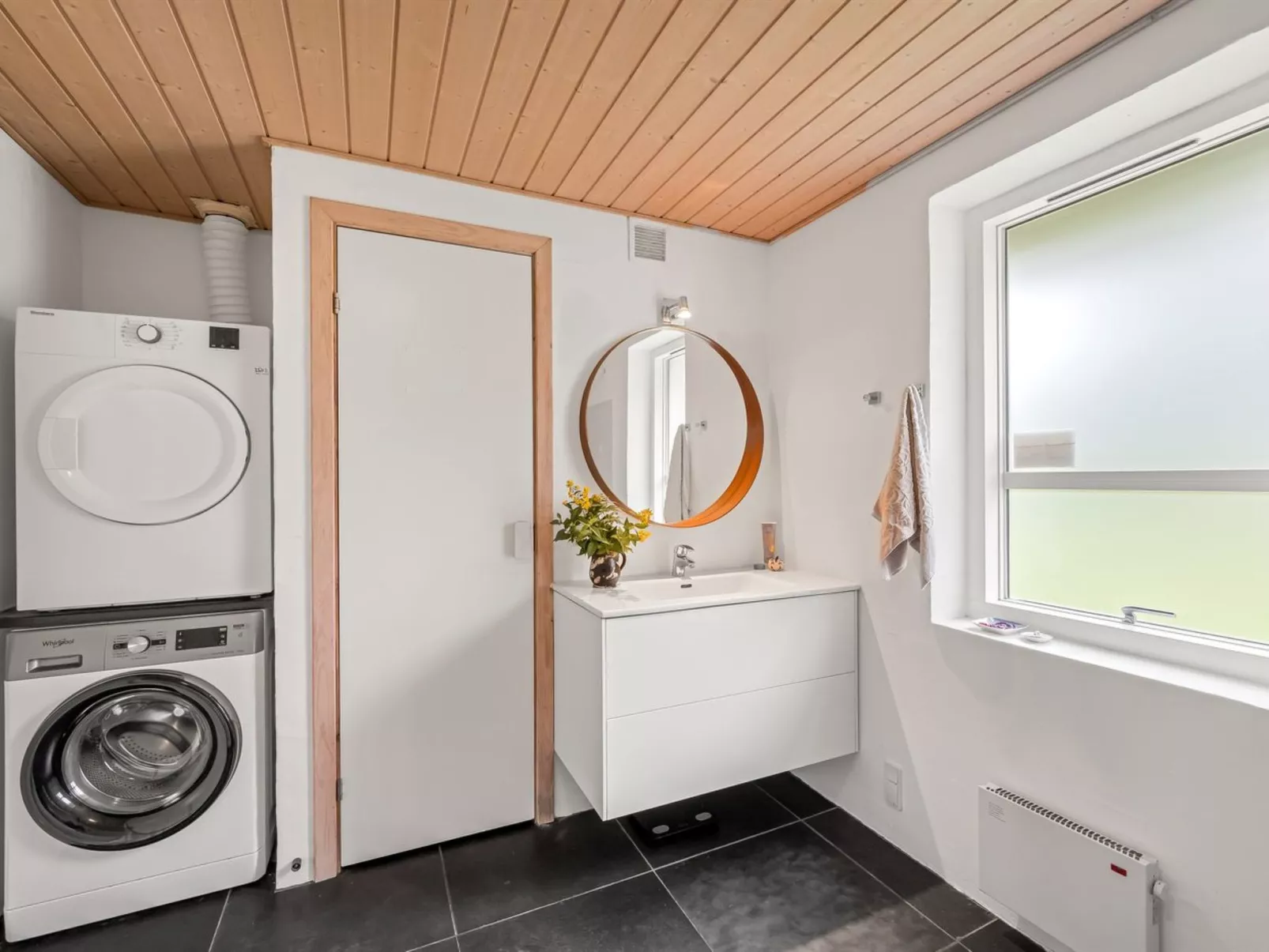 "Trena" - 1.2km to the fjord-Inside