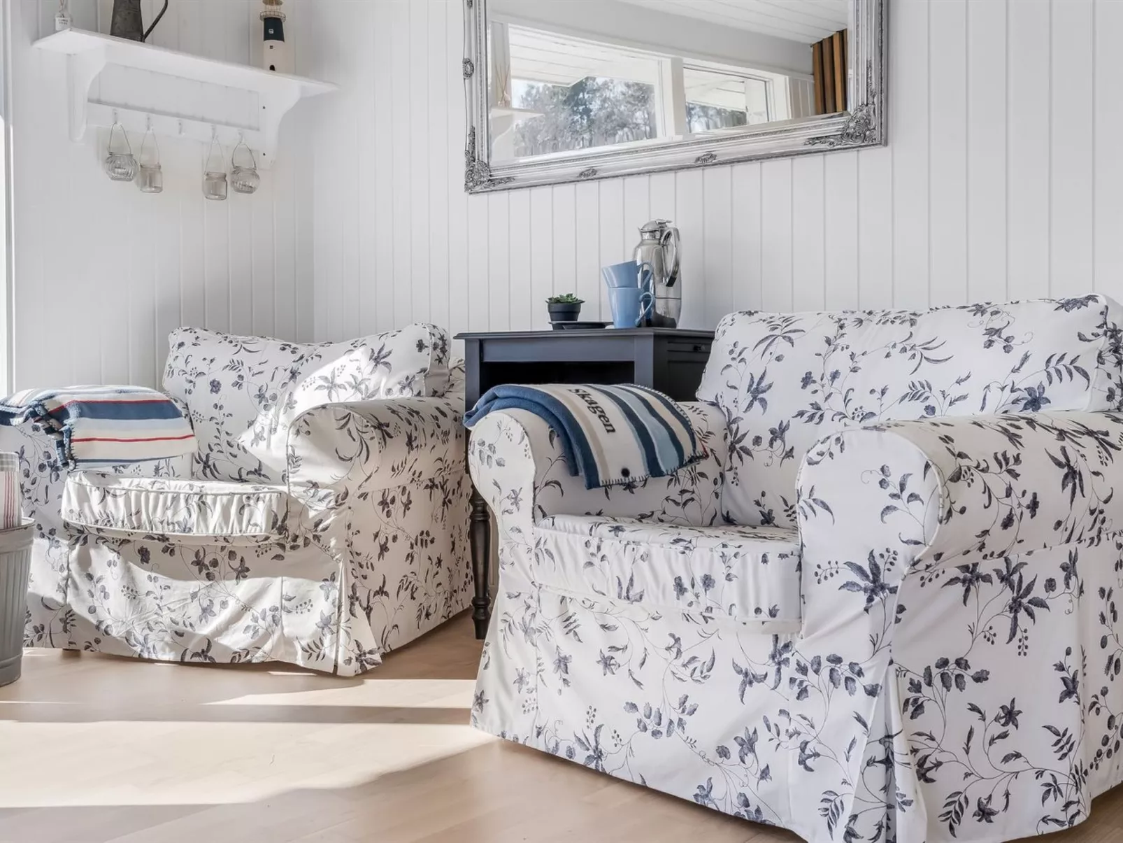 "Jaike" -  from the sea-Drinnen