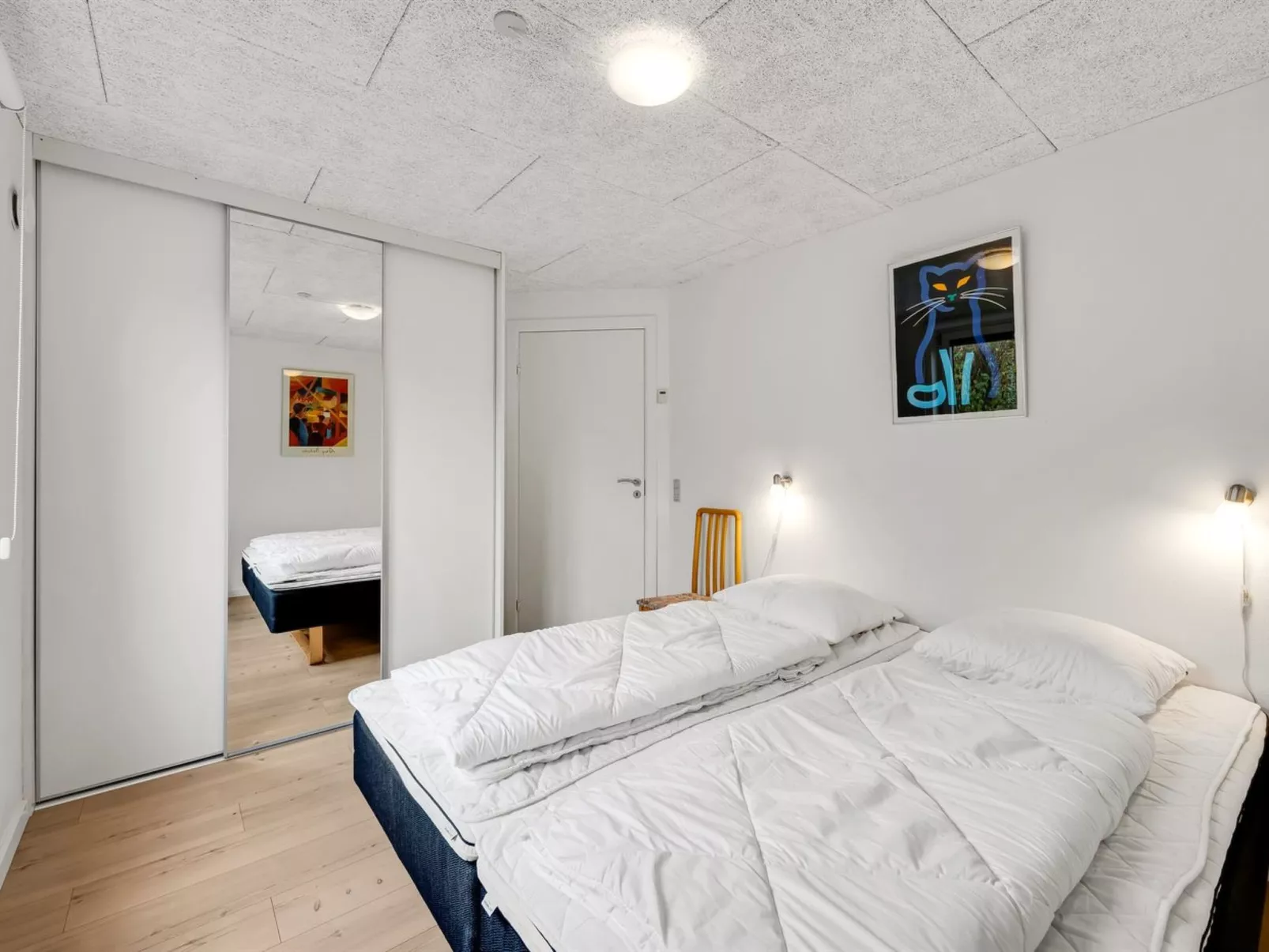 "Kamp" - 1km to the fjord-Inside