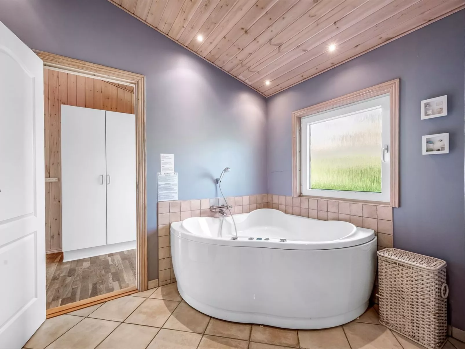 "Efka" - 600m to the fjord-Dedans