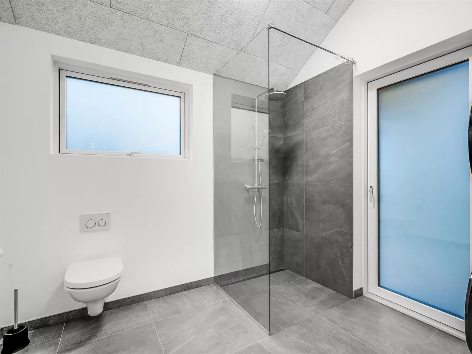 "Grimar" - 400m to the fjord-Drinnen