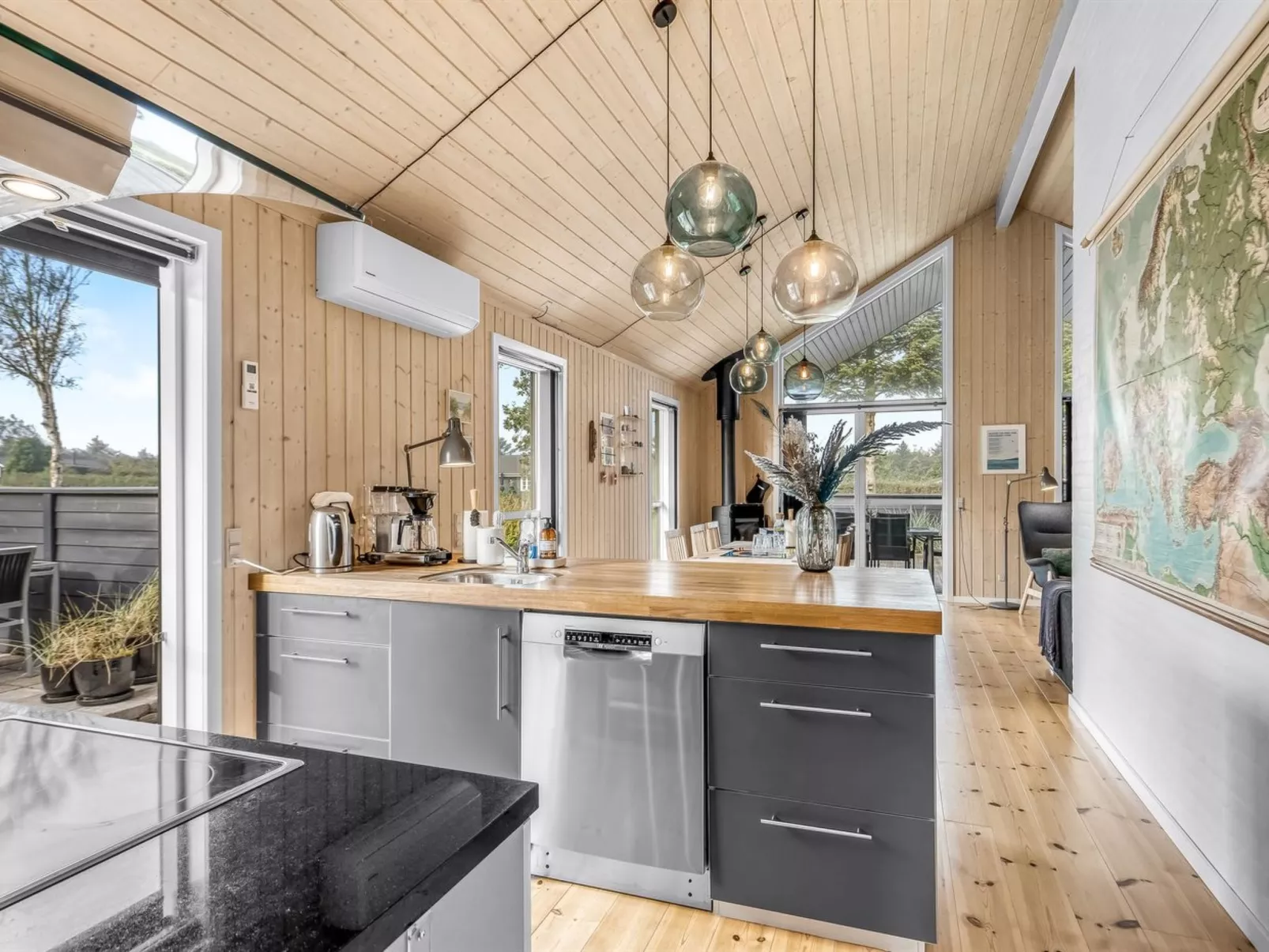 "Carlina" - 700m to the fjord-Inside