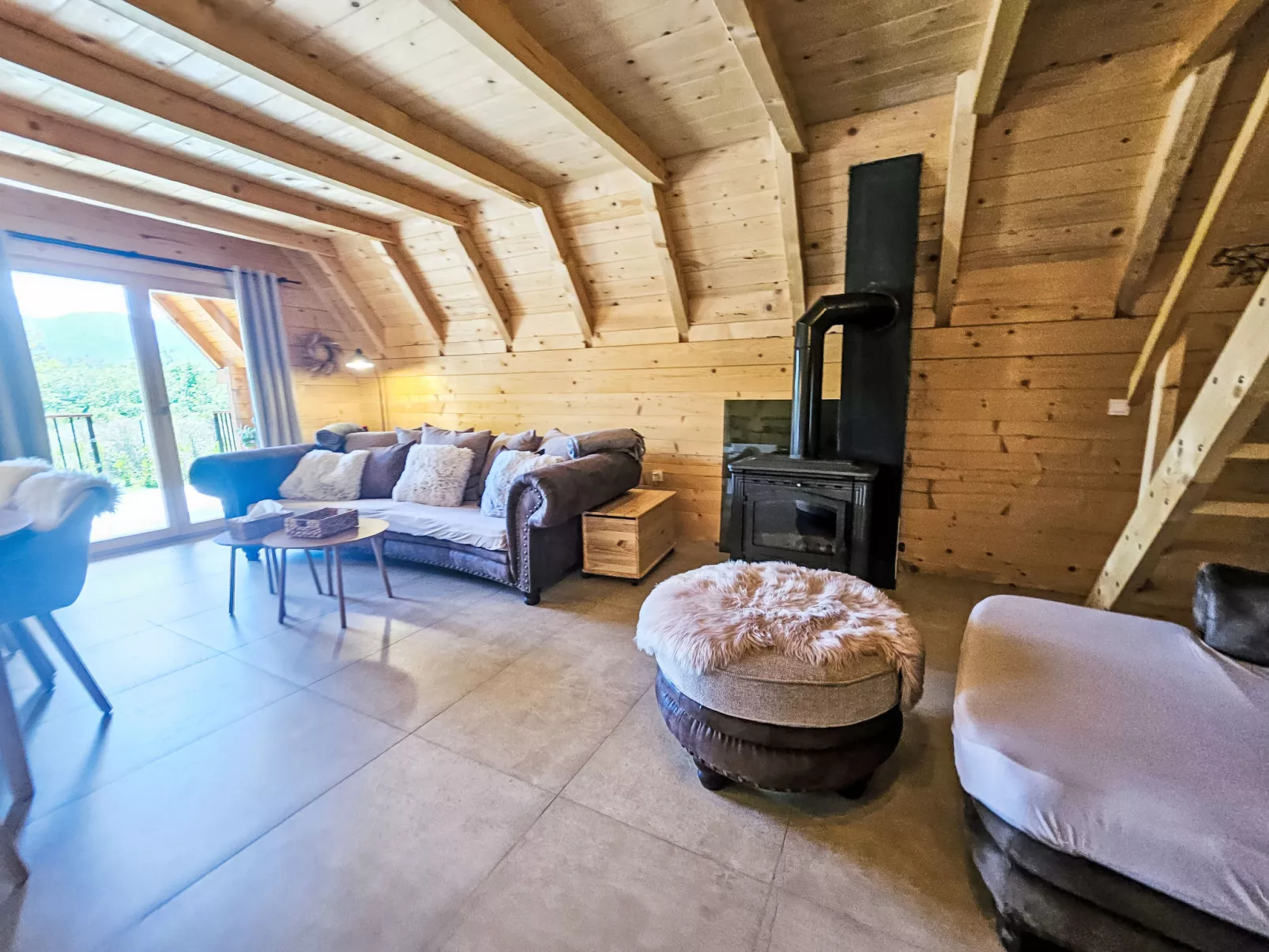 Tomina Koliba Lika-Dedans