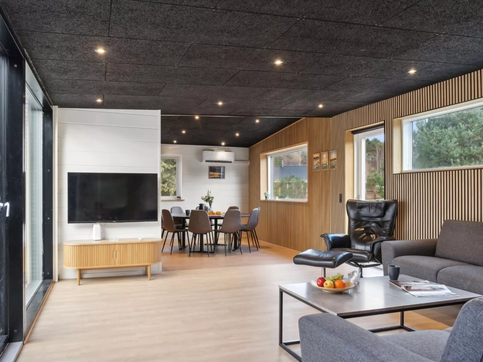 "Danske" - 6.8km from the sea-Inside