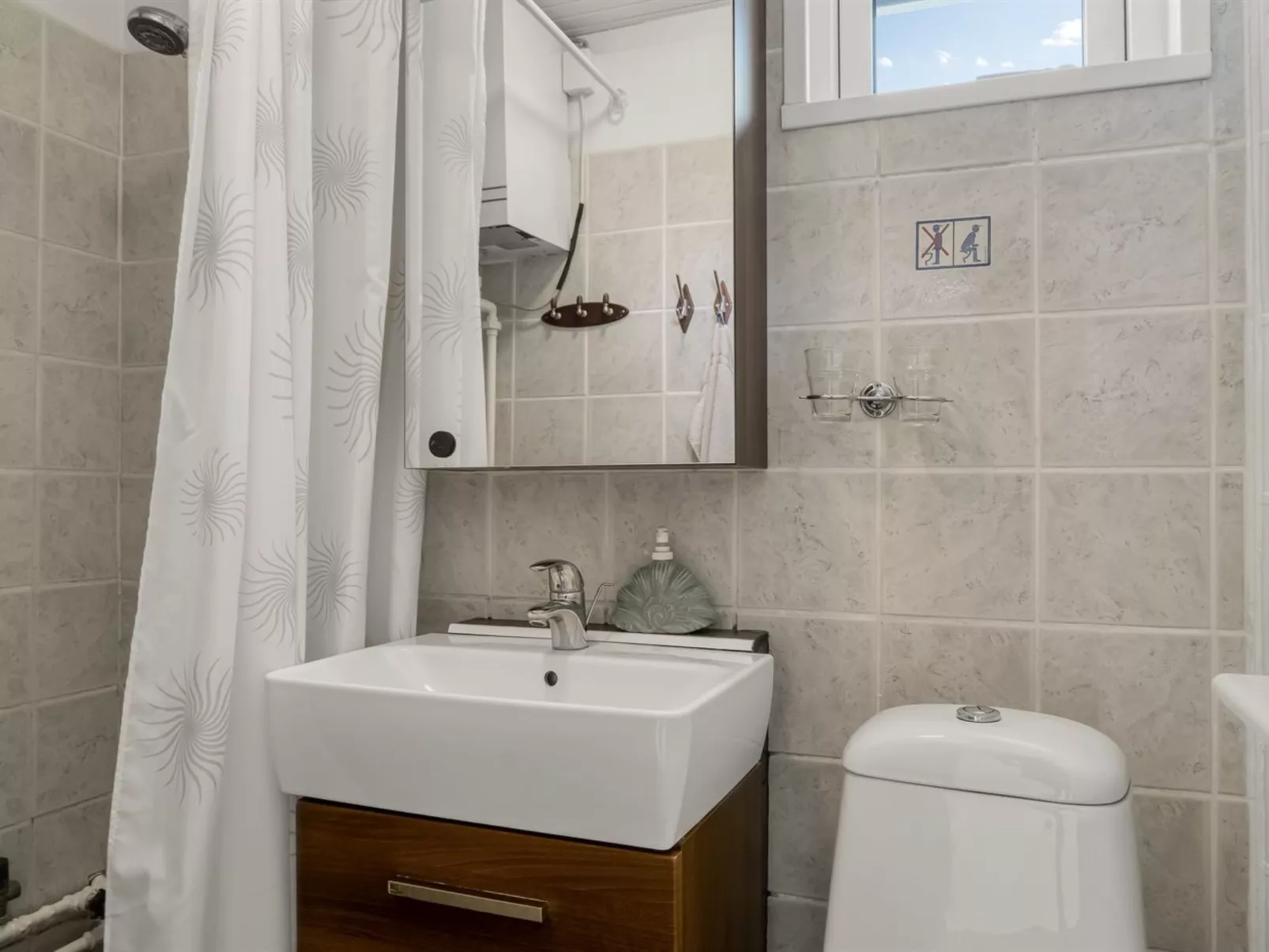 "Meindor" - 240m to the fjord-Drinnen