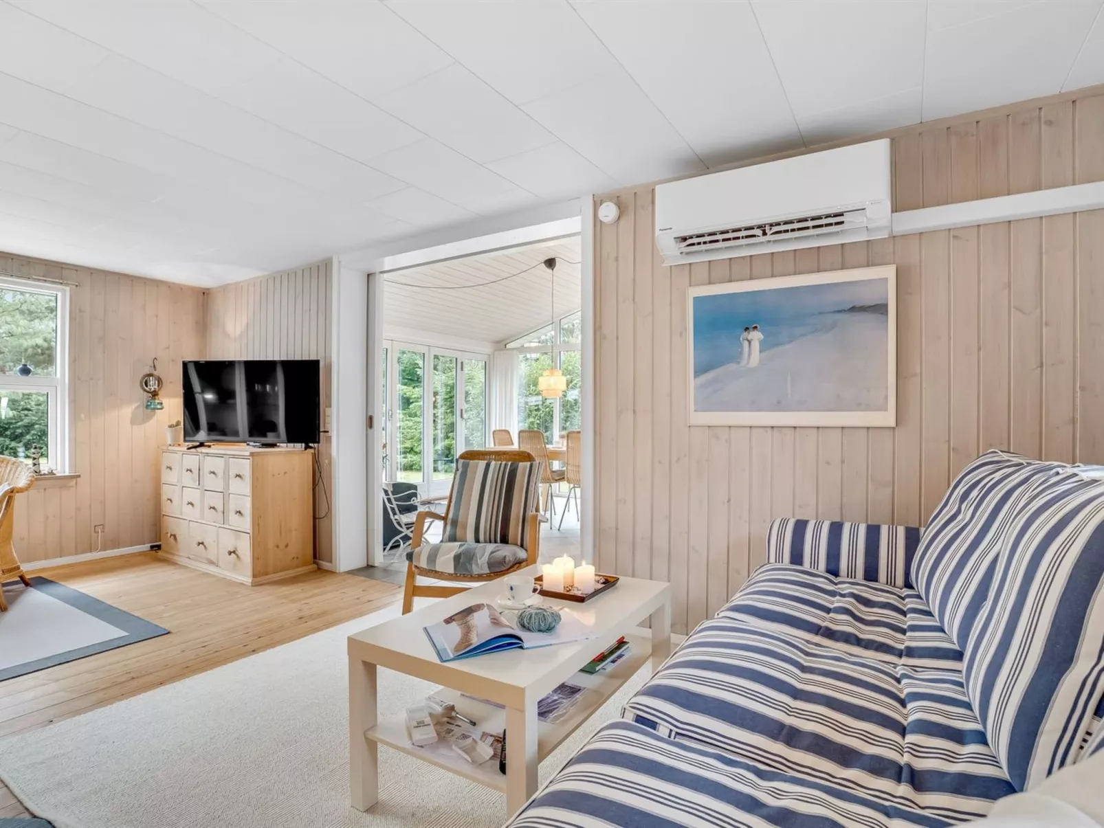 "Oddi" - 500m from the sea-Inside