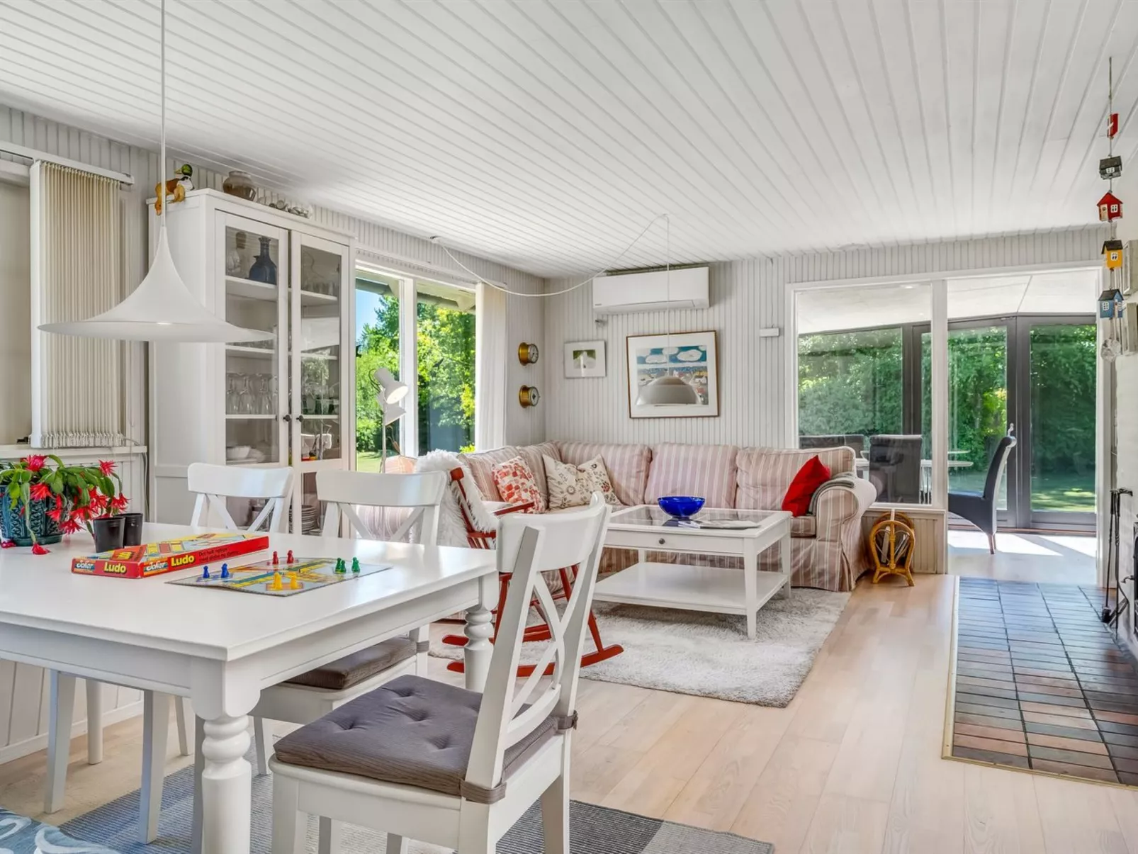 "Sven" - 250m to the fjord-Inside