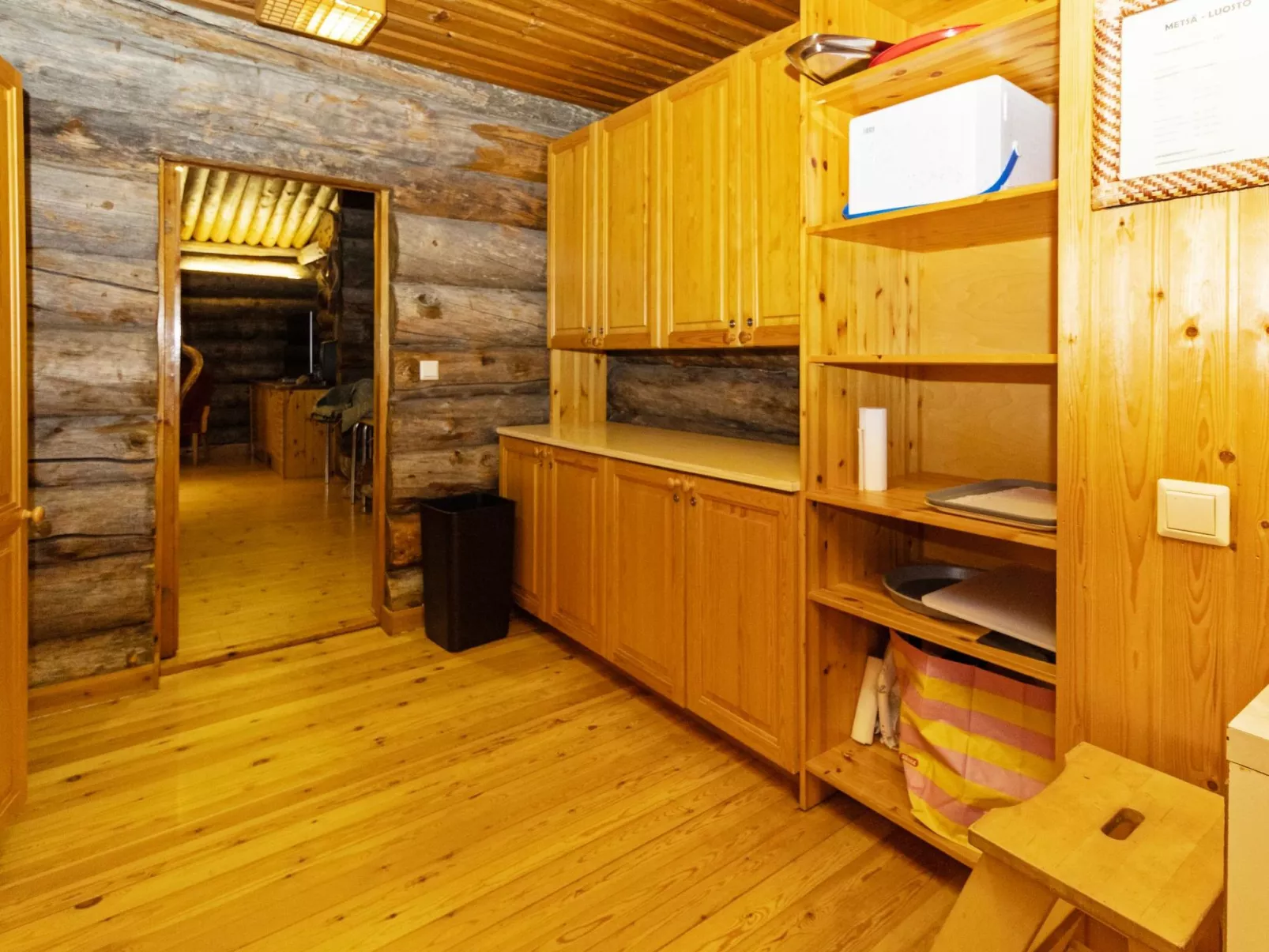 Metsä-luosto-Drinnen