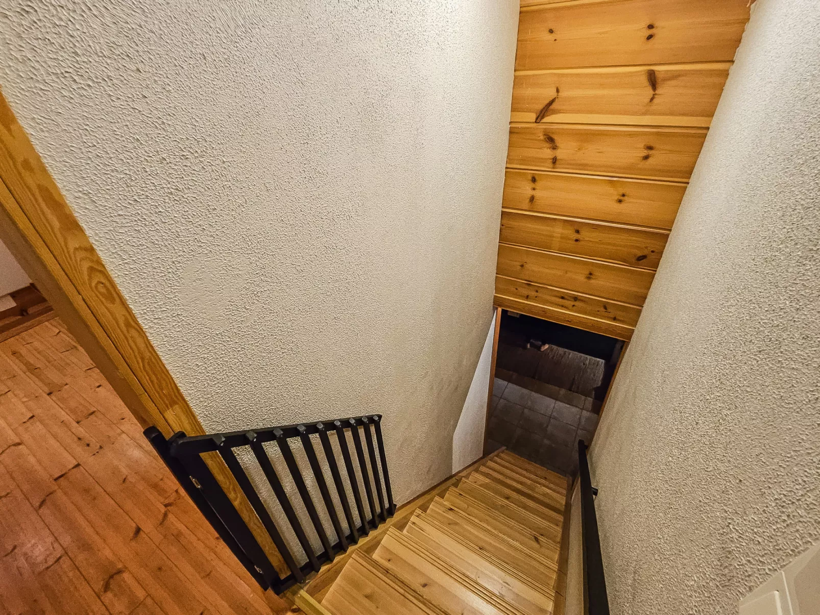 Rovarakka 1 b-Inside