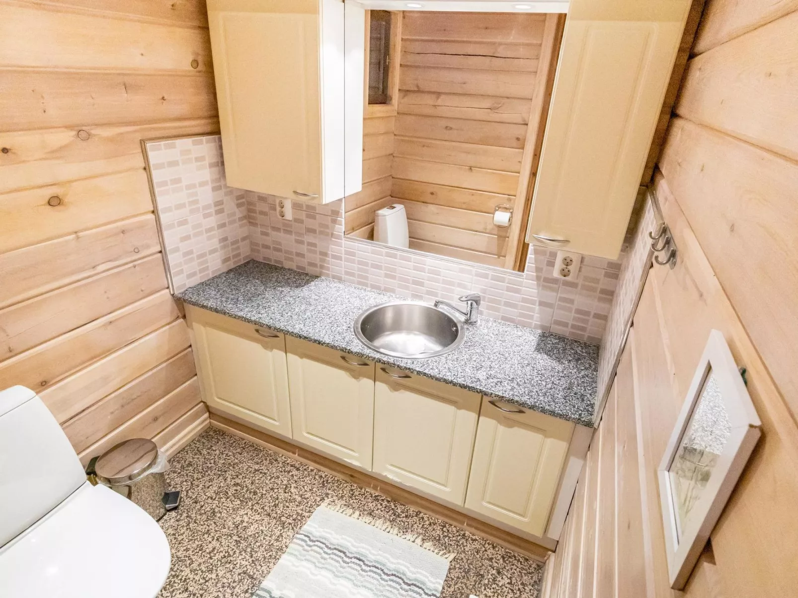 Pyhänkarhu 1-Drinnen