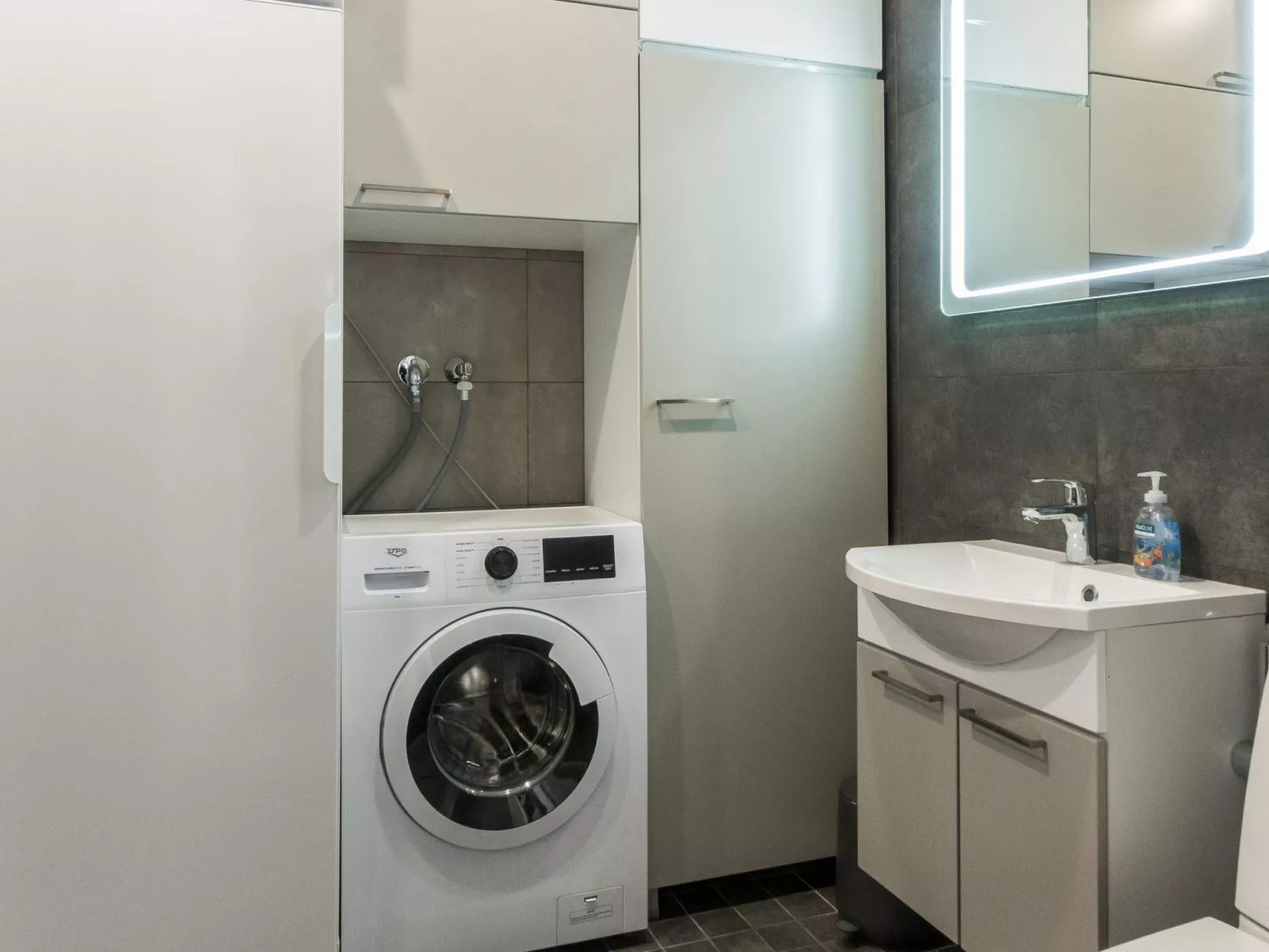 Levin ahmahovi 2a-Drinnen