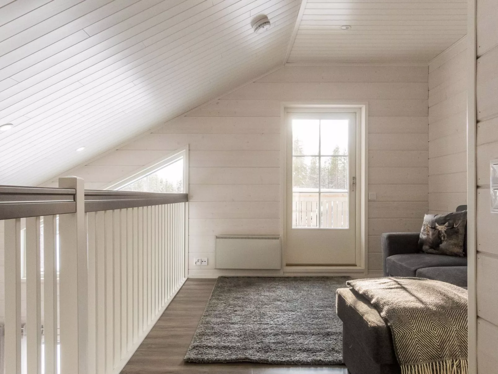 Levin ahmahovi 2b-Dedans