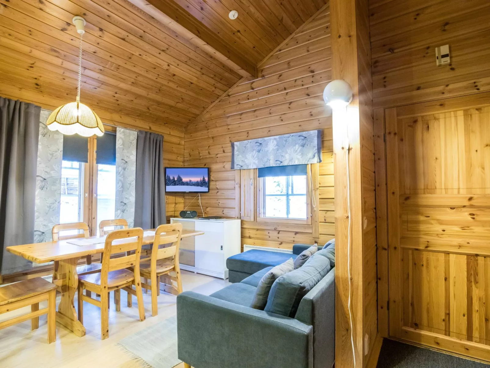 Lomaylläs f79 /palovaarankaarre 18b-Drinnen