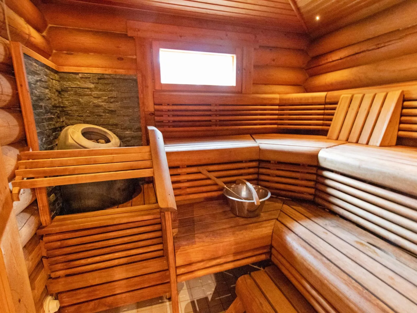 Tievanlaita 10-Inside