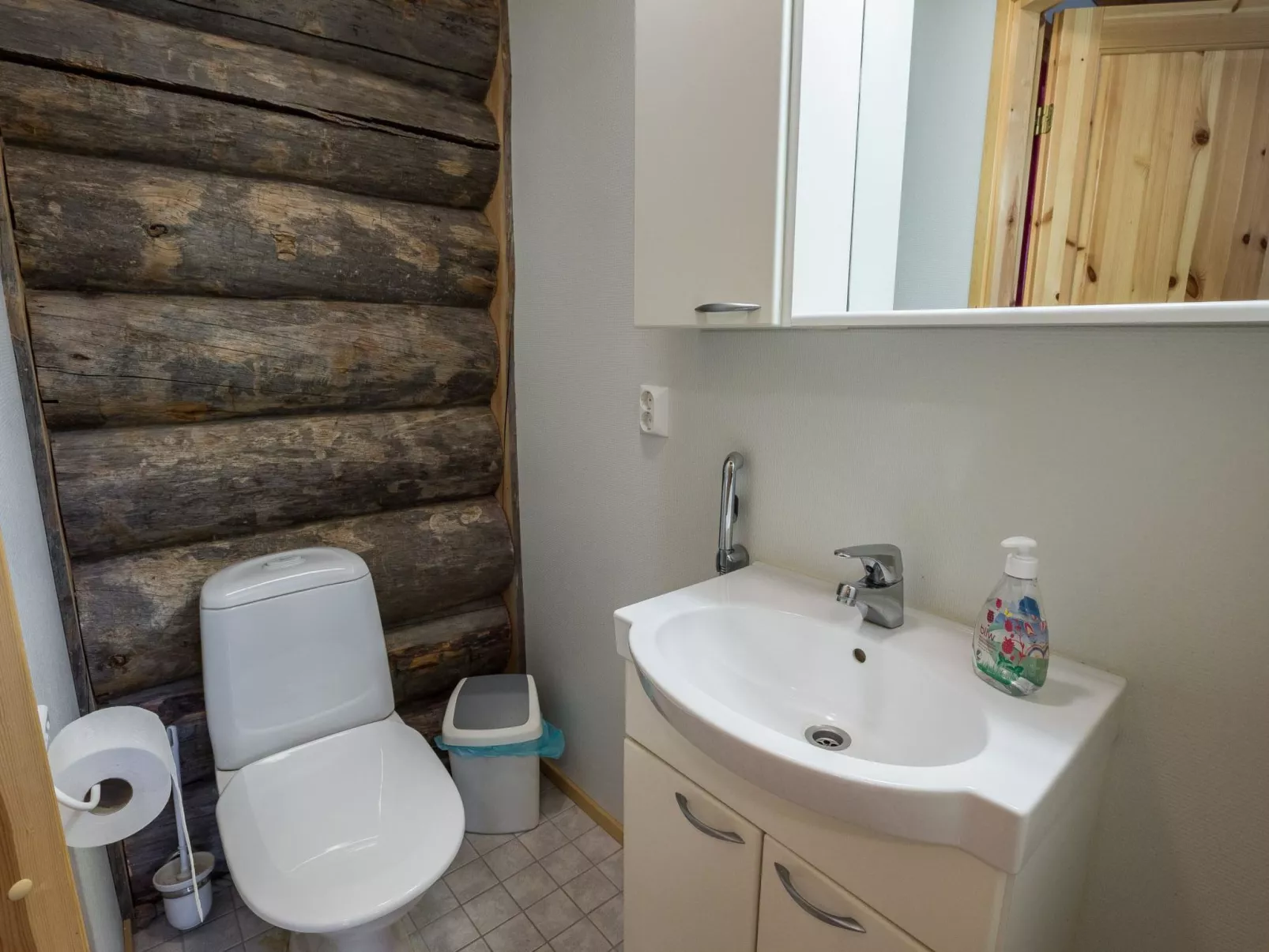 Teerentie / poronpesä (g20)-Inside