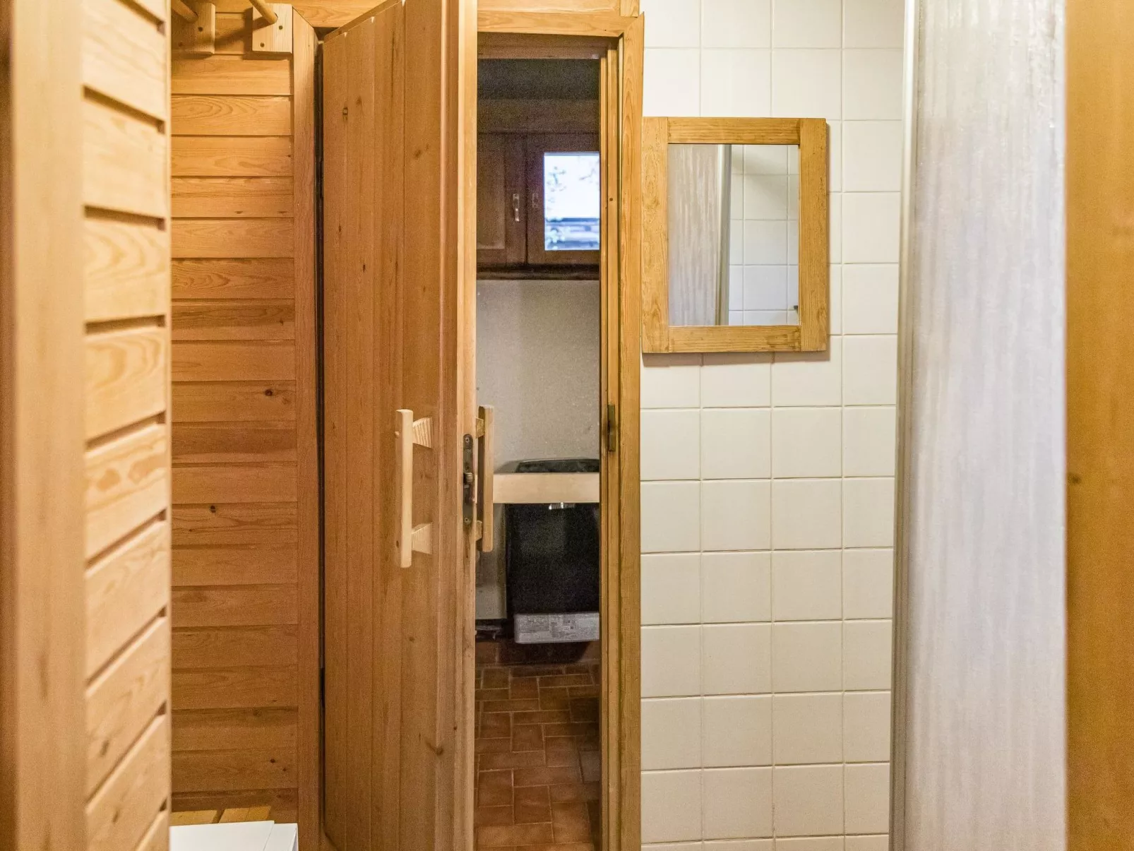 Ylläsnäkyy 7 / karkelo-Inside