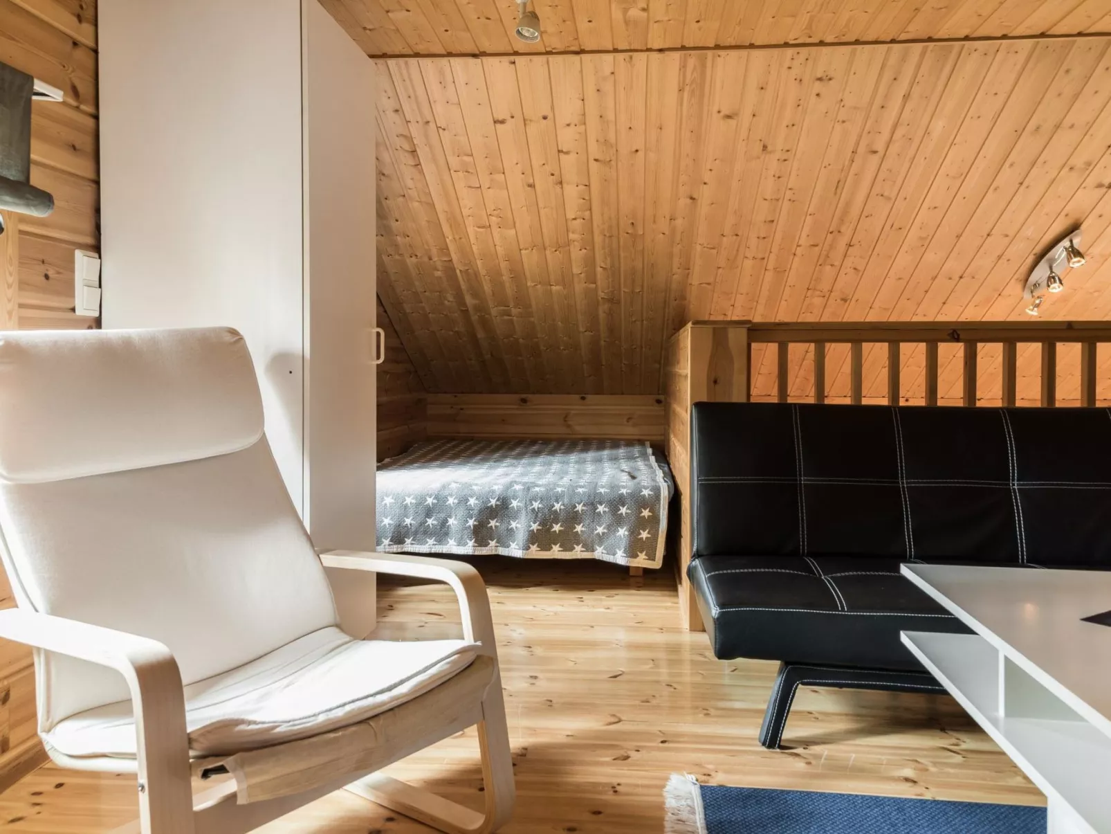 Tievatupa 1, isompi-Drinnen