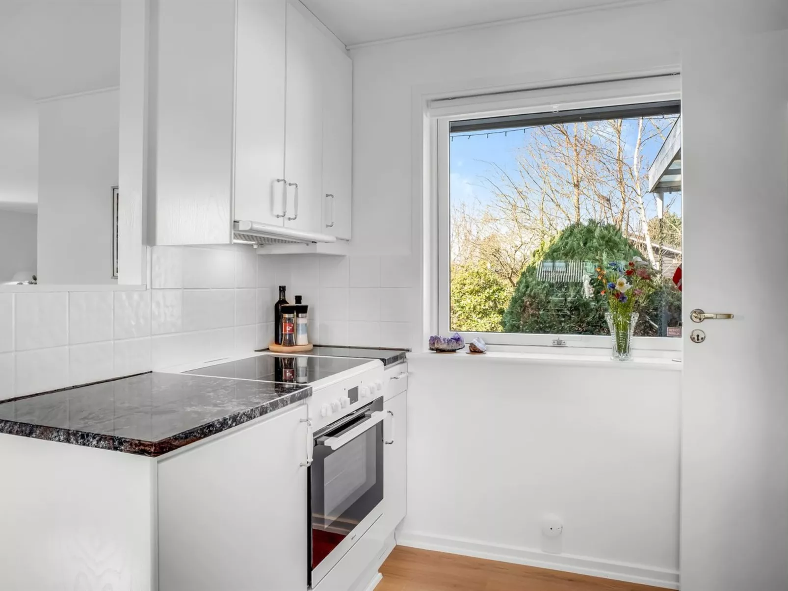 "Hane" - 750m from the sea-Inside