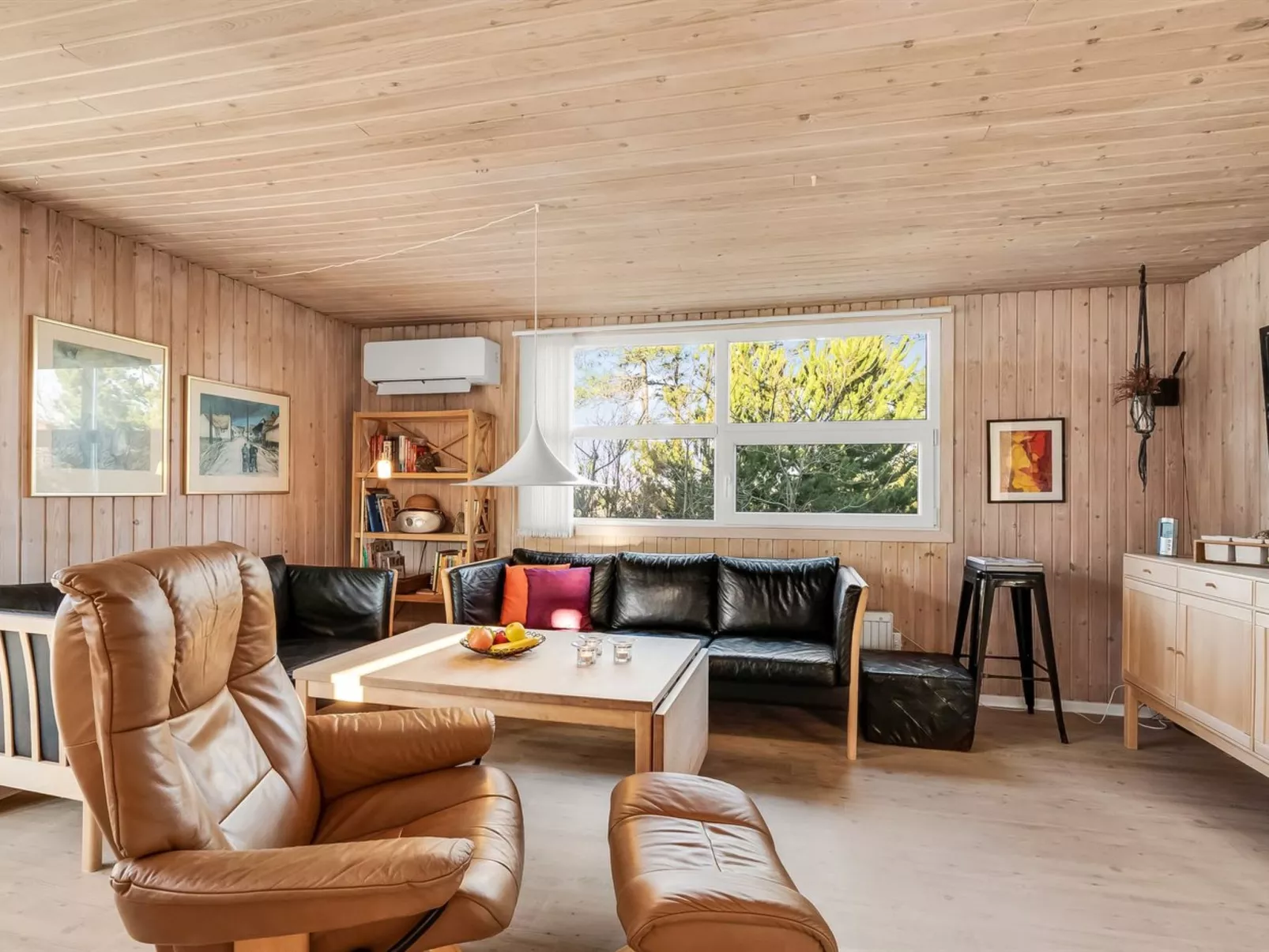 "Elsabet" - 700m to the fjord-Drinnen