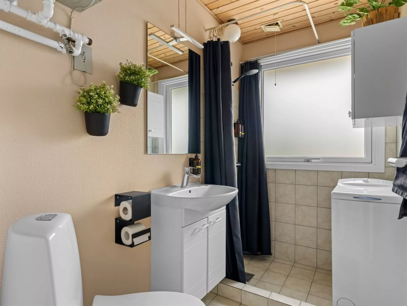 "Bjart" - 150m from the sea-Drinnen