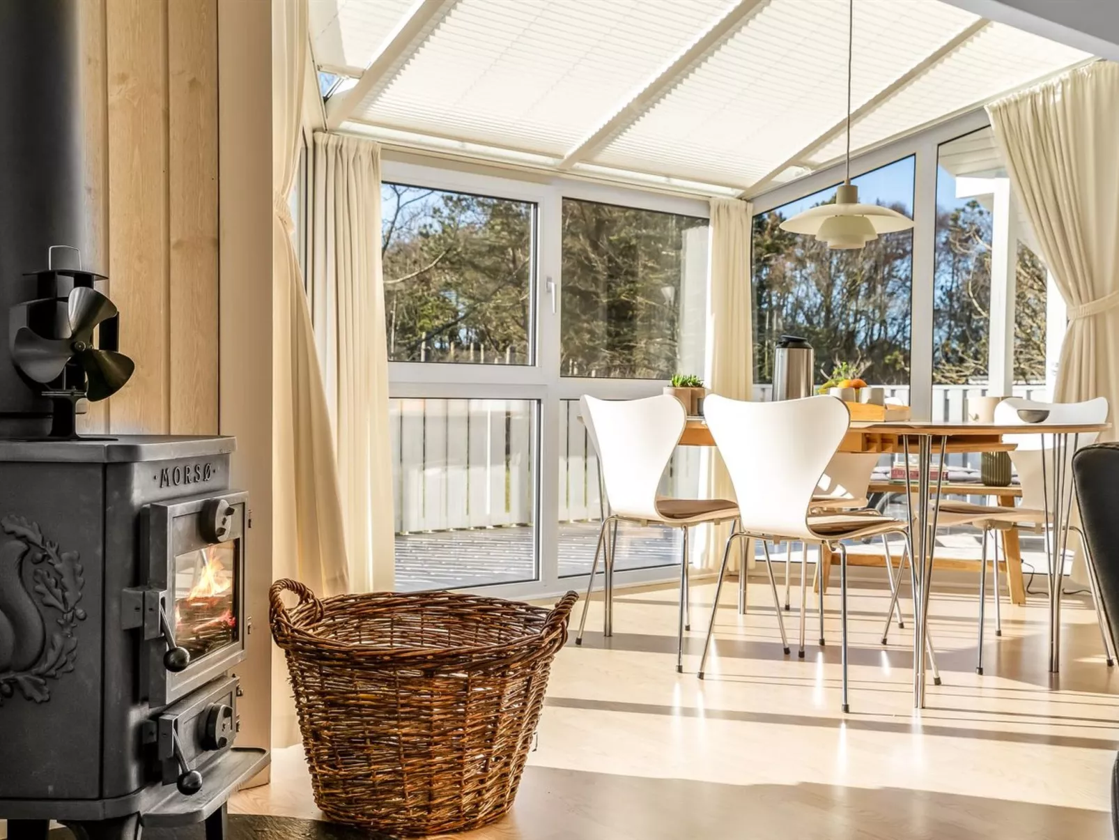 "Henri" - 1.2km from the sea-Inside