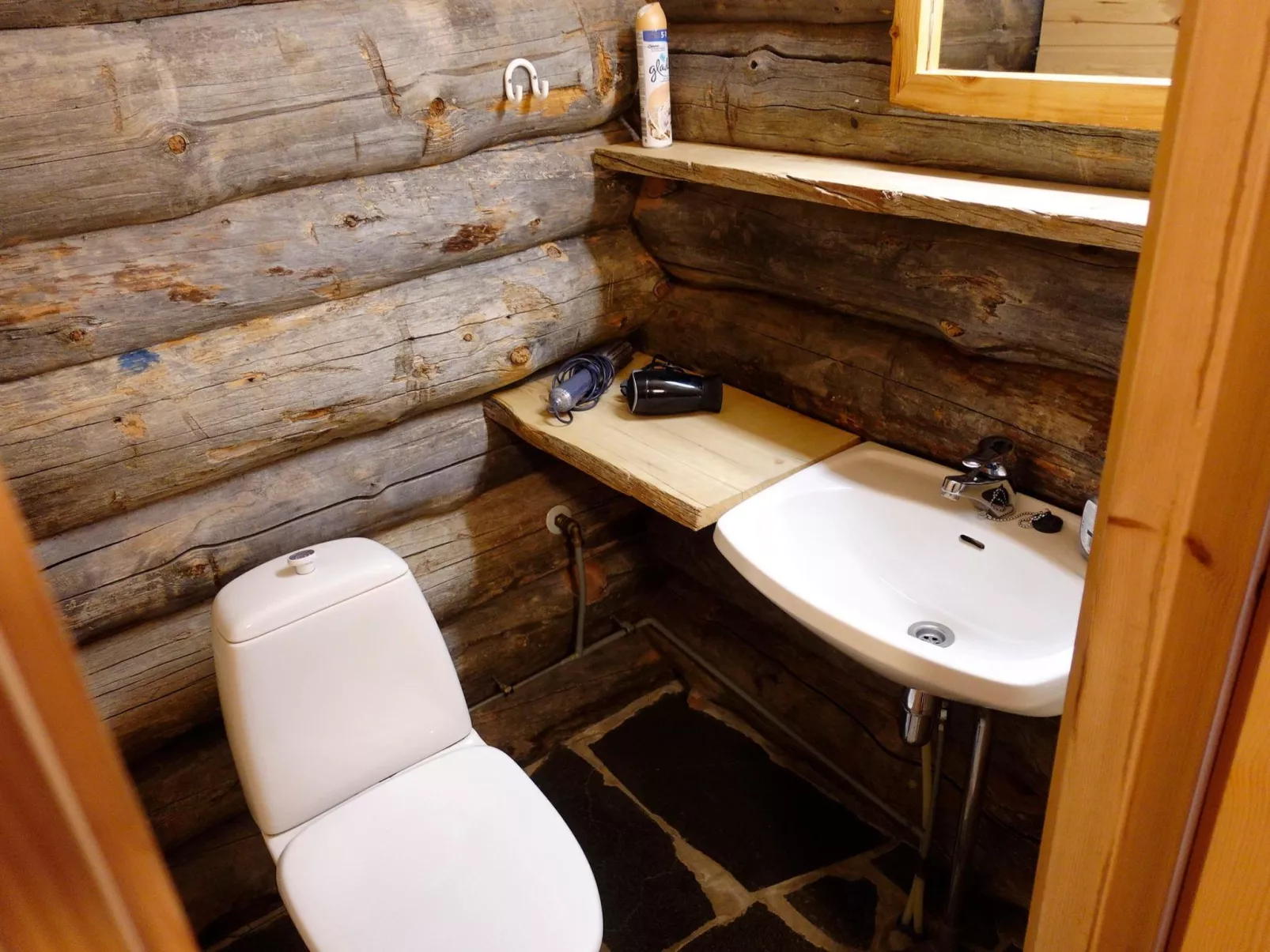 Sallanhelmi a2-Dedans