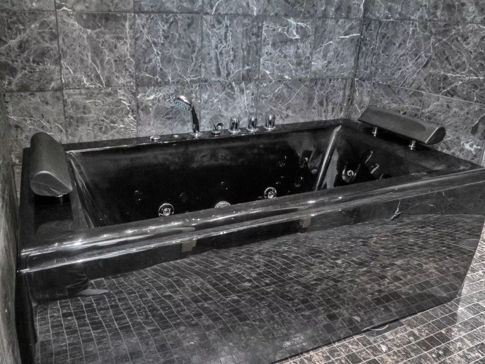 Saaruan aurinko-Dedans