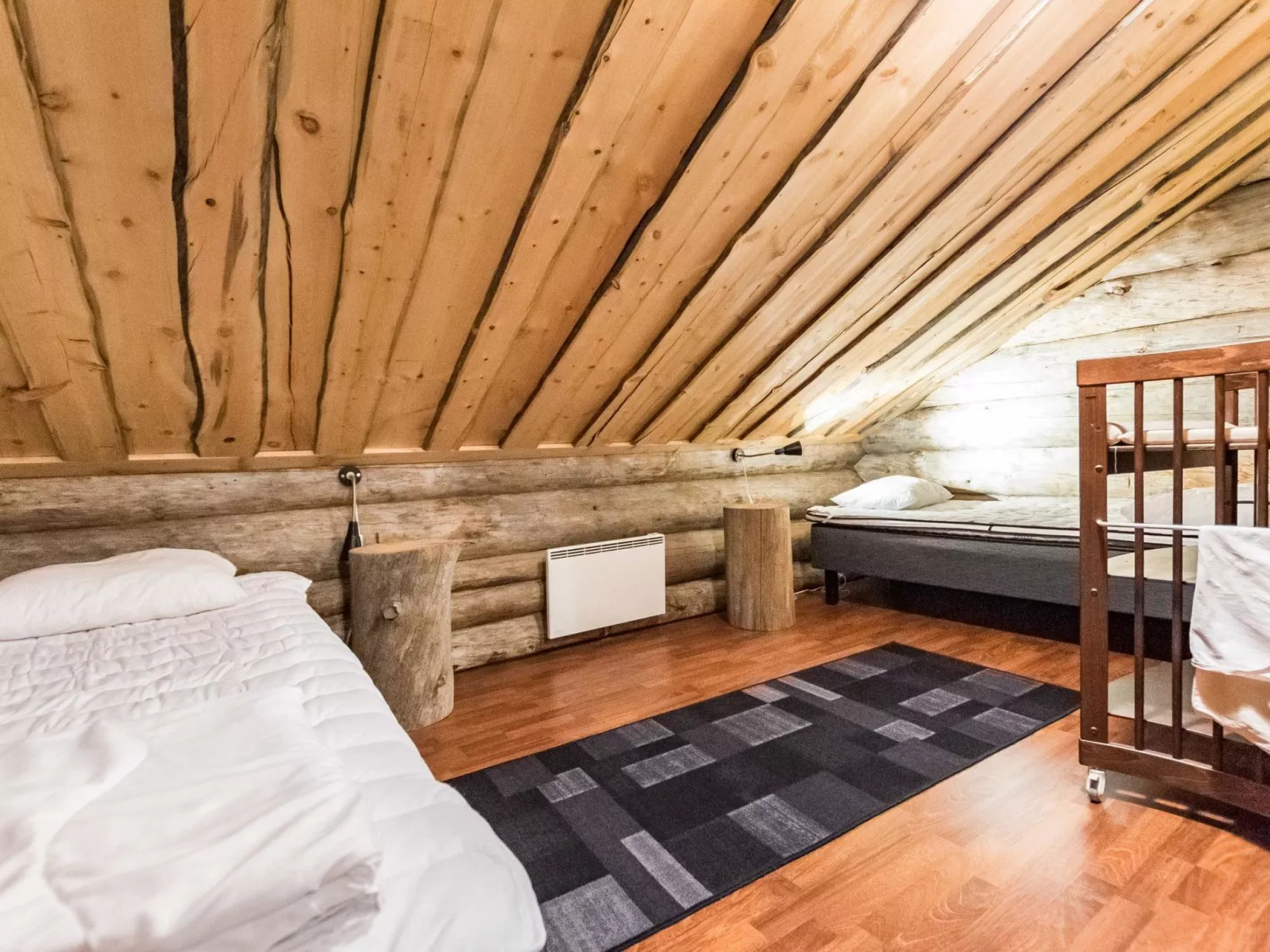 Eräkorven kelotupa-Dedans