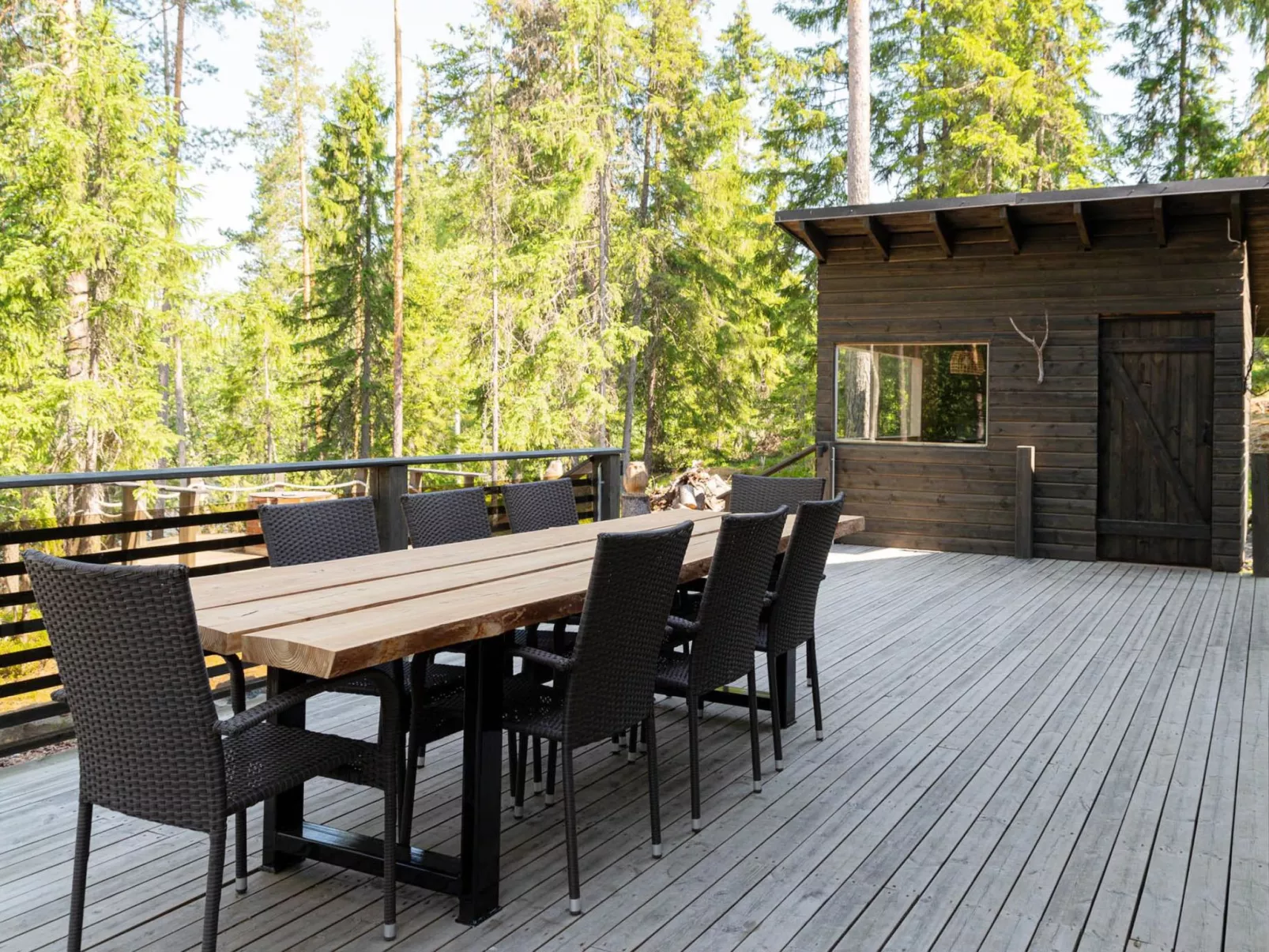 Apilan rauha-Drinnen