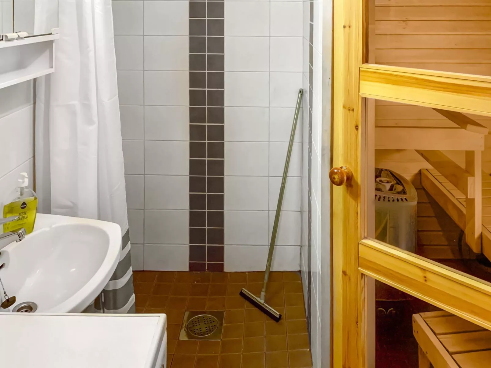 Ruka-ihtinki 4 a 3-Dedans