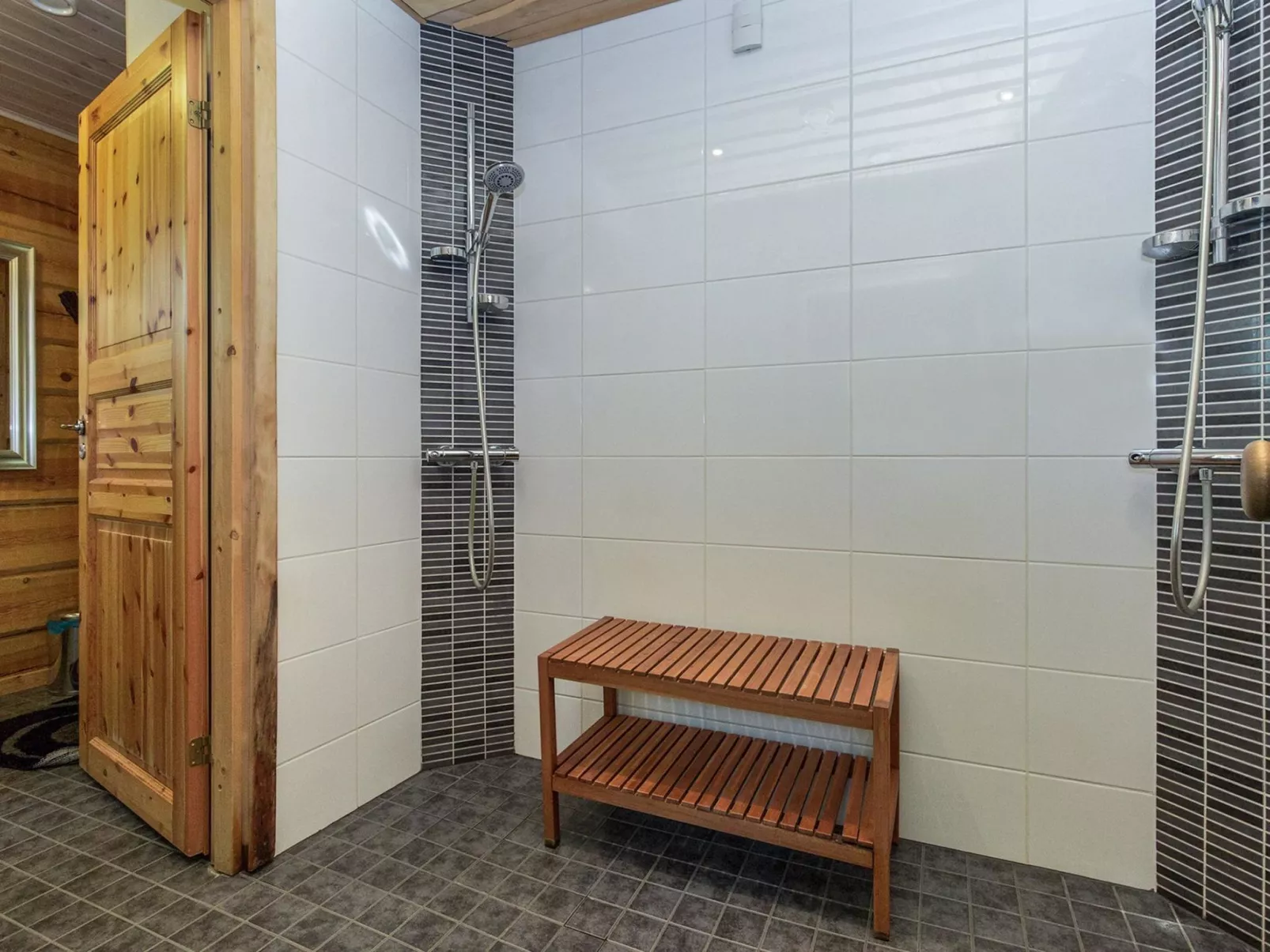 Koivuniemen rouva-Inside