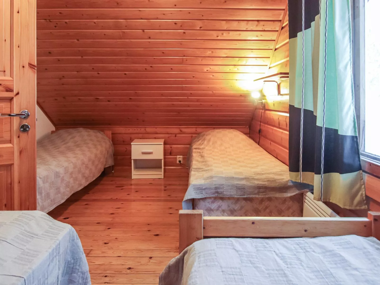 Aurinkoalppi 11a paritalon yläkerta-Dedans