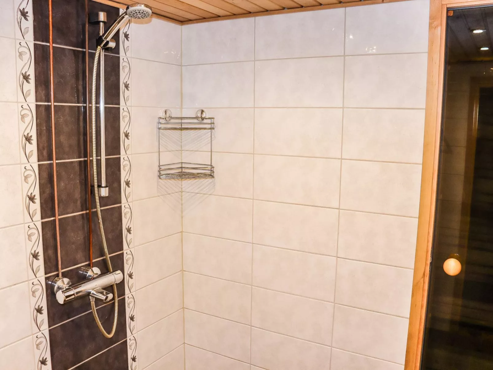 Hallanhelmi a paritalo-Dedans