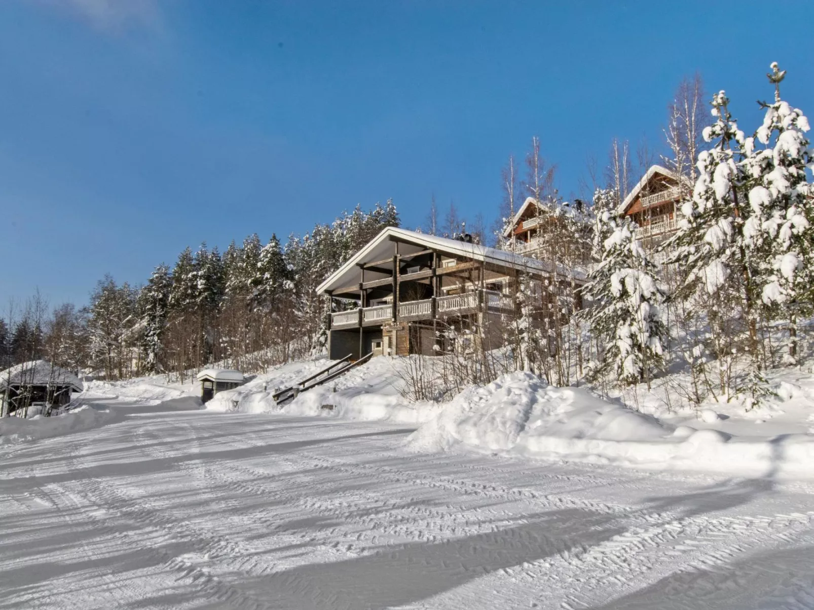 Hallan paroni a paritalo-Dedans